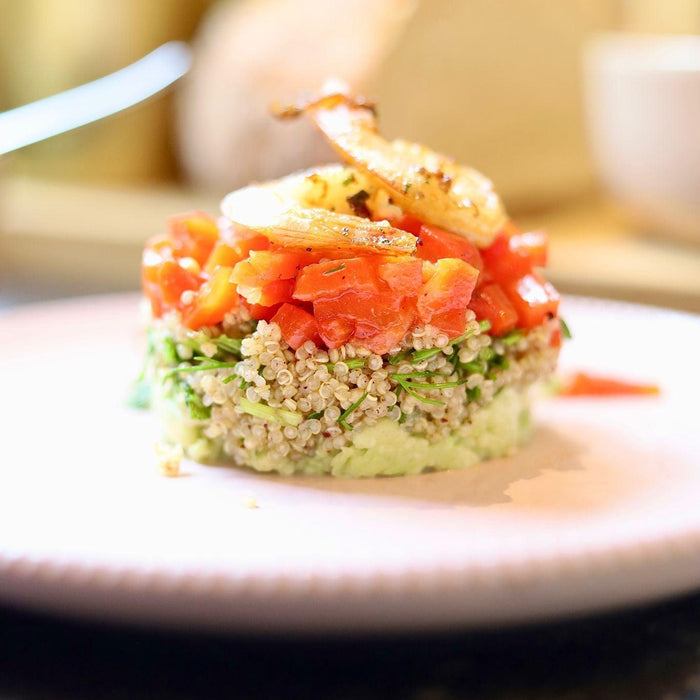 Avocado/ Quinoa/ Paprika/ Gamba taartje - FOODIES IN HEELS