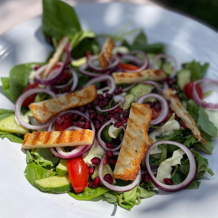 Griekse salade met Haloumi - FOODIES IN HEELS