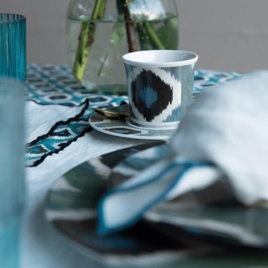 Espresso kopje en schoteltje Ikat porselein blauw blauw Les Ottomans - FOODIES IN HEELS