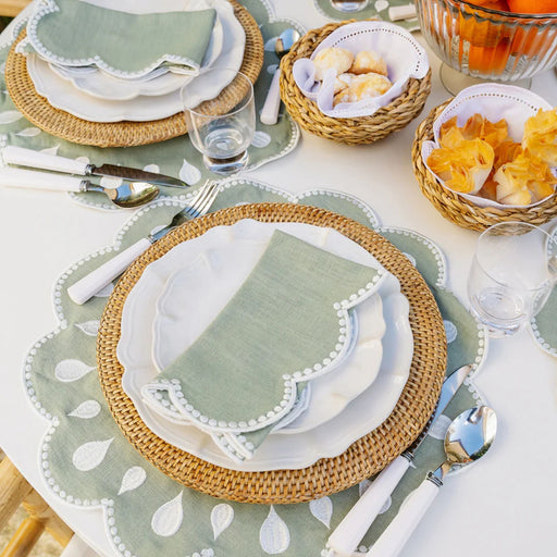 Tischset Gotas gestickt grün & weiß 45cm - Tischsets - Mariaida Home